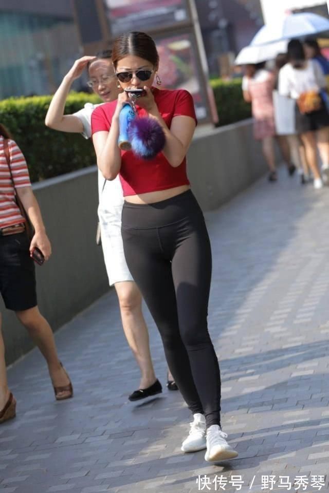 瑜伽裤|运动瑜伽裤休闲尽显曼妙身姿，干净利落充满都市丽人的感觉