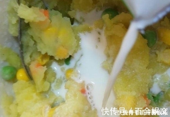 你以为这是鸡蛋饼？那你就错了，简单又好吃的早餐还不用和面！