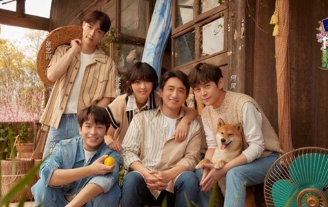 47歲何炅顏值翻車？頭部禿頂狀態差，不老男神真的老了嗎？