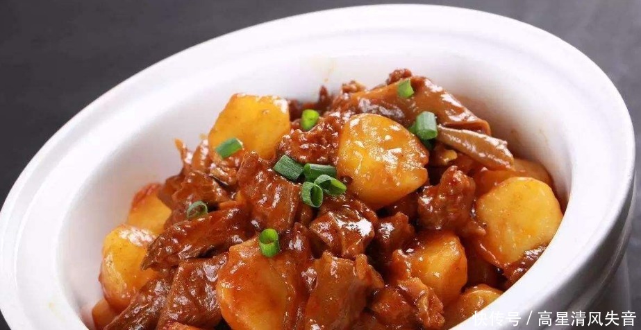 土豆炖牛腩家常做法：牛腩软烂，土豆软糯易消化，营养不流失！