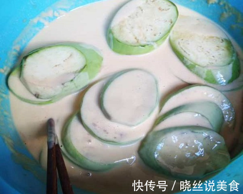 茄子的最新吃法，香酥松软的茄子饼，闻见香味直咽口水