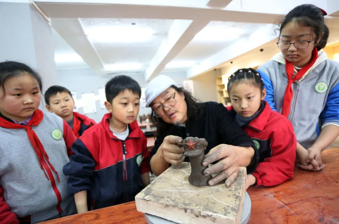 雕塑|我@长三角|从尘土中来,浴火而重生,我的人生就像手里的泥巴