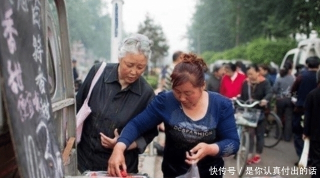孩子|实拍中国姥姥的一天：全年无休比上班还累，为了女儿老人真是拼了