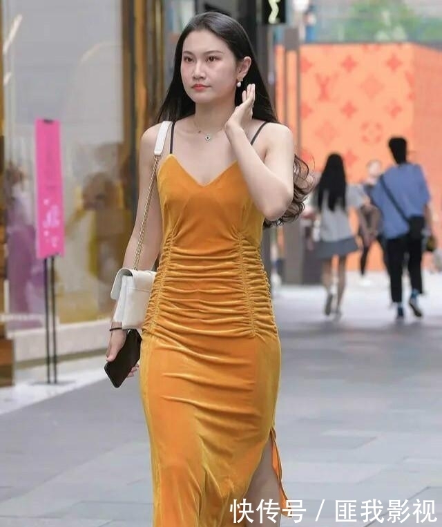 连衣裙休闲甜美两不误,打造自在随性感,好看又甜美