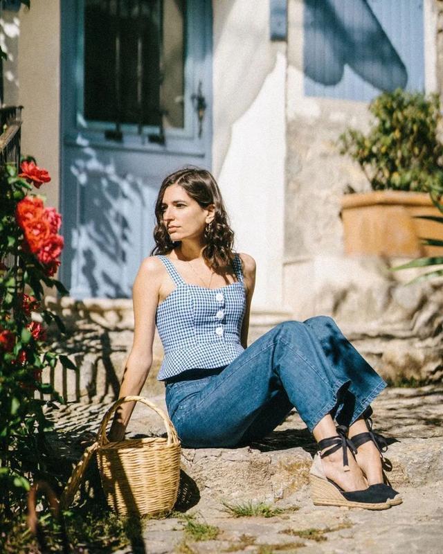 草编包 完爆小白鞋!这双神仙凉鞋跪求你买,巨显腿长