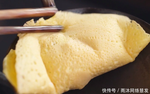 做法|想吃饺子嫌麻烦?教你一个简单做法,不和面不擀皮,做一锅不费事