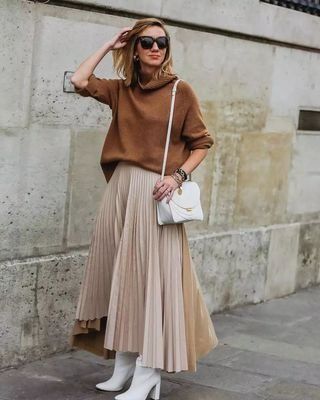 冬季毛衣都流行这么穿，将衣摆一边塞进裤子里，个性时髦还显高