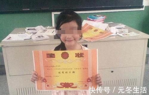 小红花|女儿带回一张奖状,妈妈发朋友圈炫耀,却被同事嘲笑:没文化