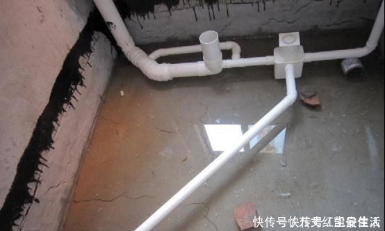 采用|卫生间采用这种排水方式，住再久都不怕漏水，很少人知道这样装