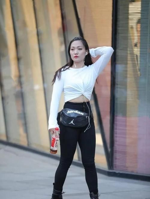 搭配 瑜伽裤的穿搭时尚大方,日常休闲,时髦又个性!