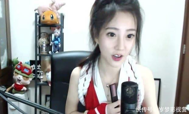 火舞|模特小姐姐cos火舞,挺胸的瞬间,网友:100年也追不到