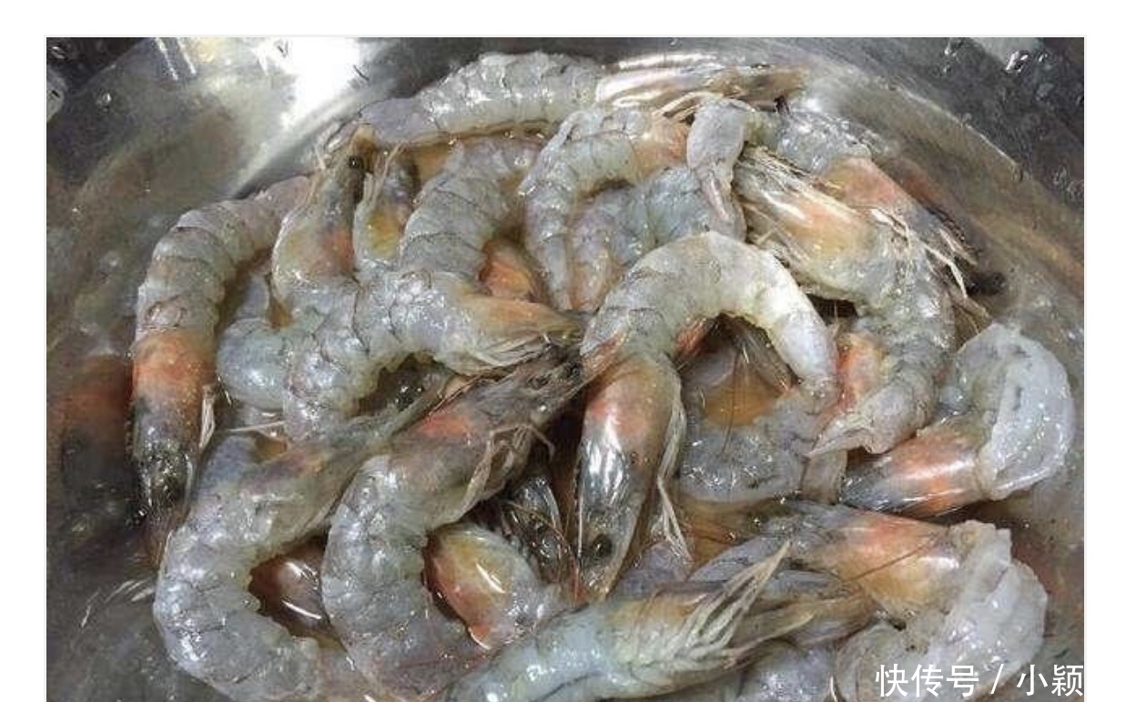 白水煮“白灼虾”是冷水下锅还是开水下锅?大多人做错,不鲜嫩