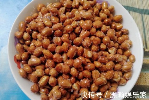 白皮儿|炸花生米,先放油就错了!大厨教你正确做法,香脆美味,不回潮