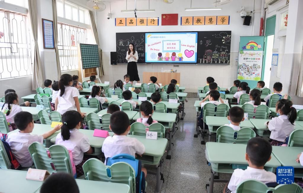 深圳市福田区南园小学|小朋友，你们的“萌新”港青老师正式上线啦