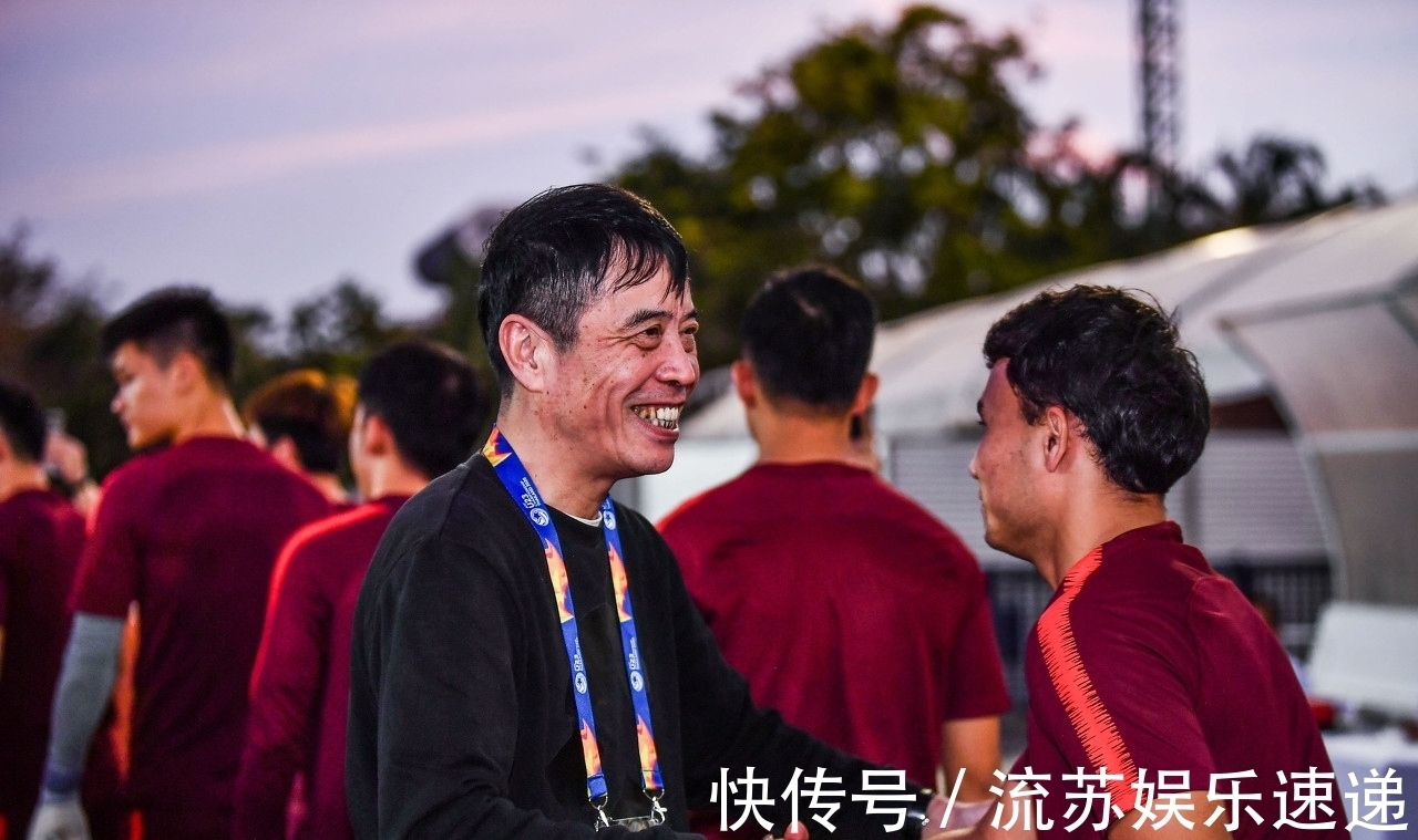 主帅|嚗足协已与国足新帅会面,两大热门呼之欲出,高层看好李霄鹏!