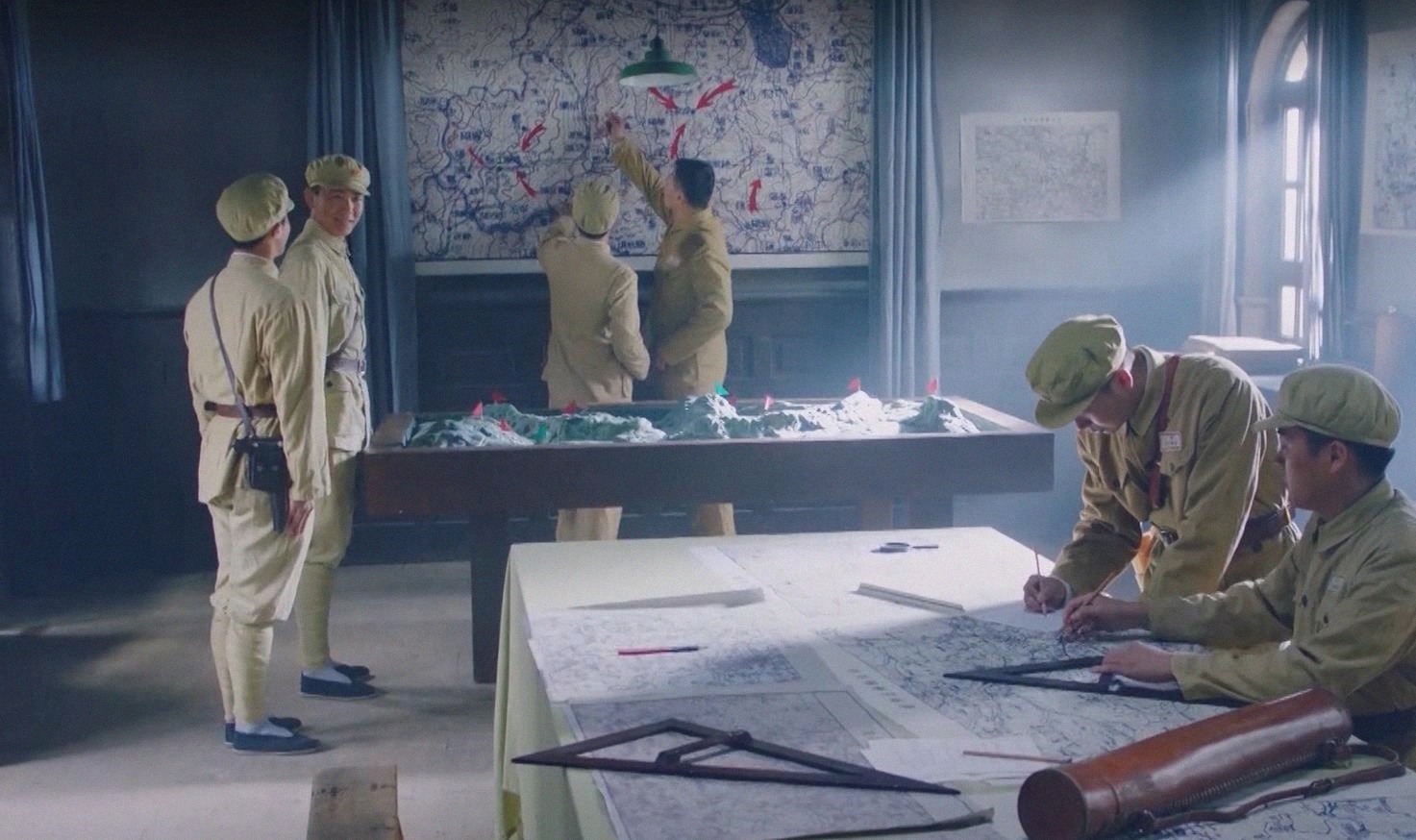 老总|叛徒刺杀彭老总,千钧一发之际,李将军飞扑上去