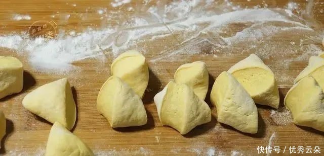 干面粉|偷学老阿姨水烙玉米饼，不用一滴油，一次烙20张，比煎饼还好吃！