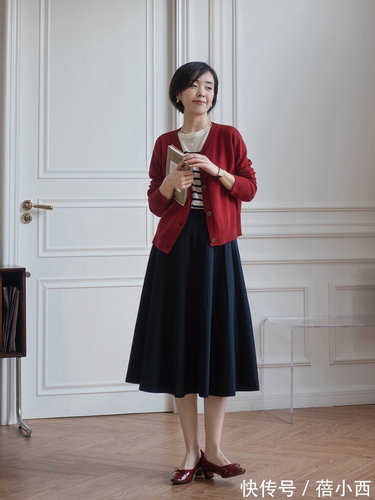 裙装 真正有气质的女人,春季都穿针织衫,搭配半身裙高级又优雅