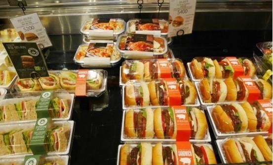 自助餐虽然合适,但这四样食物,大家最好不要取