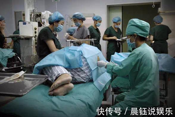 全家|孕妈怀上三胞胎全家开心,医生抱出第三个孩子后,又有意外发现!