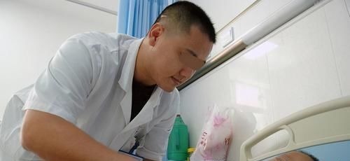 母乳|五个月女婴双肾长满结石,只因刚出生三天,父母就开始做这件事