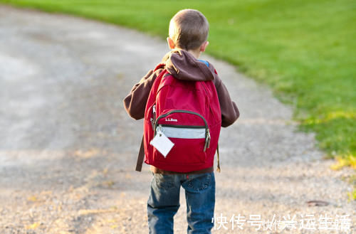 外婆|“年轻姥姥”火了!产房外抱外孙却被人误会:这外婆也太年轻了吧