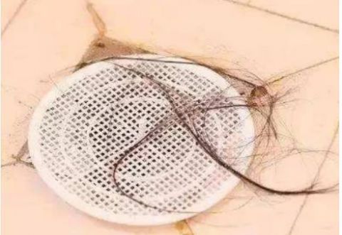 家里地上到处是头发一个方法，地面立马干净，一根头发都找不到