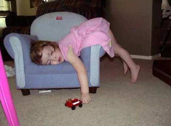 奇趣|萌娃们的“奇趣”睡姿,一个比一个厉害,还没看到最后就笑到扶墙