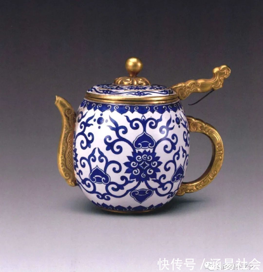 清乾隆!清乾隆画珐琅压柄壶,构图简洁、用色明快,为别具新意的佳作