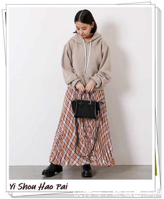 造型|卫衣怎么搭配下装才合适15种增强女人味的轻熟穿搭案例