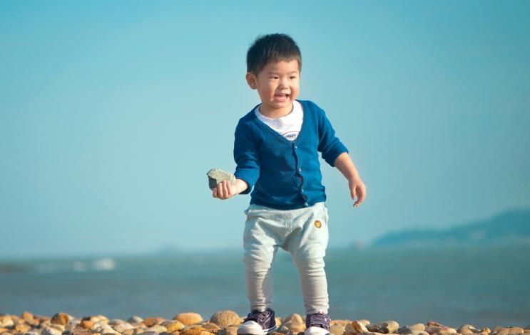 让他们帮忙|要想孩子有责任感，家长必须在这些事上必须狠一点