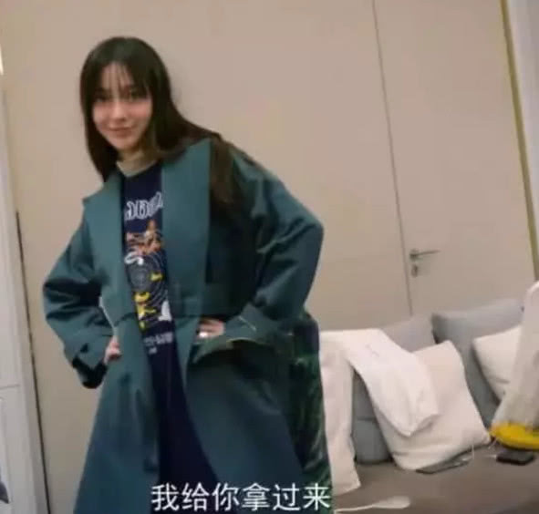 跑男节目组“突袭”baby房间,桌子上一件物品,很新鲜