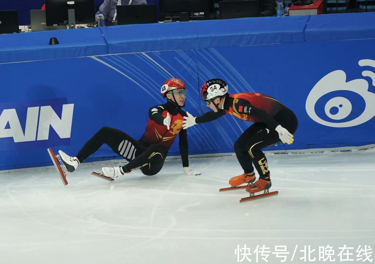 韩国队|短道速滑世界杯男子5000米接力中国被判没成绩,荷兰夺冠