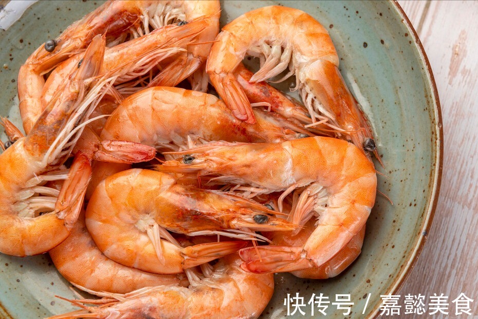 大虾|新鲜大虾上市了，白灼虾切记不要用水煮，教你一招，鲜味不流失