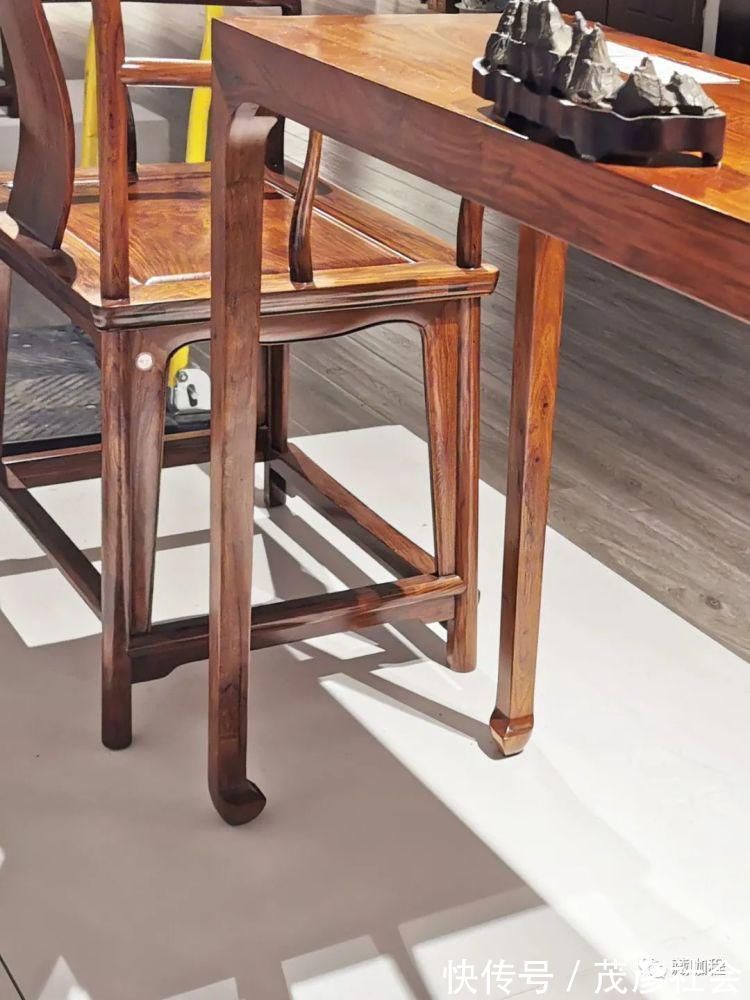 马蹄|马蹄够大、够奢侈,海黄四面平桌材质一流