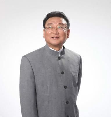 歌唱家蒋大为在国外坐吃山空,回国捞金一首歌18万,女儿已入外籍