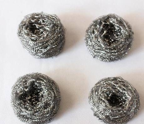 钢丝球塞到塑料瓶中，放到厨房里太实用了，轻松解决家家户户麻烦