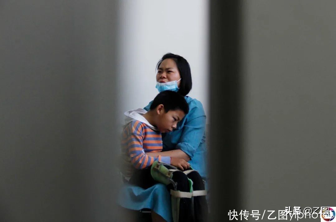 治疗|漂亮妈妈怀孕7个月乘坐公交,路上颠簸引发悲剧:幸福被我毁了