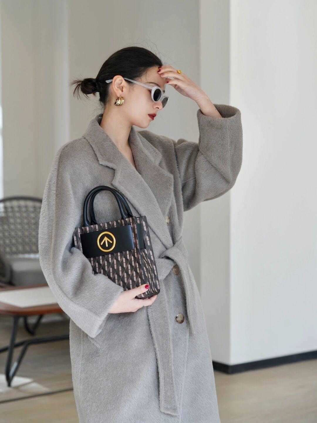 浅色系 求你别穿羽绒服了,大衣才是今年的必备品,优雅显气质