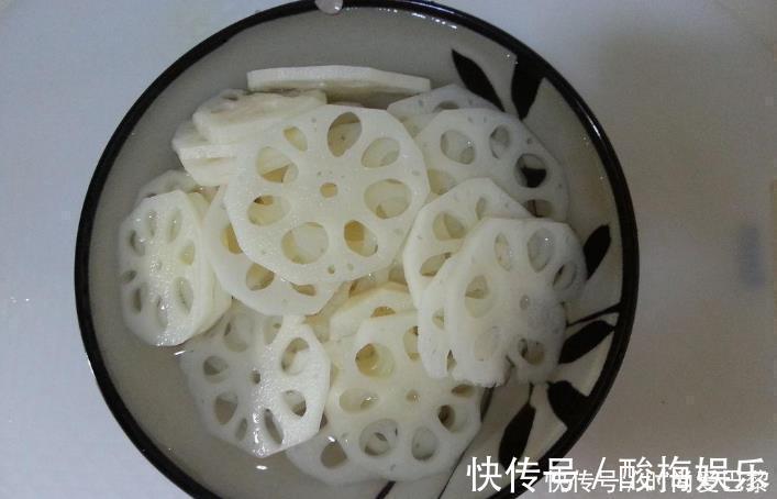 藕片|做凉拌藕片，记住“2不要”，藕片不发黑白净诱人，清脆味道好
