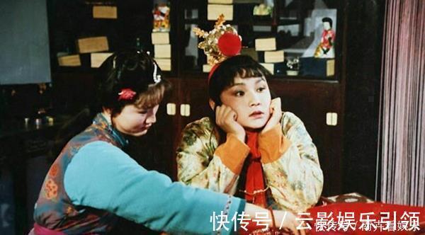 四大丫环@她是宝玉四大丫环之一,却莫名其妙失踪了,其实曹雪芹早有交代