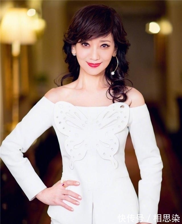 蒋雯丽 40岁或有白发的女人,最适合这4款发型,增加的气质可不止一点!