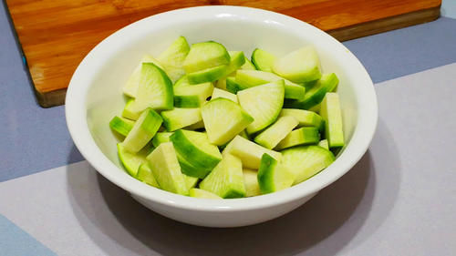  好吃但|跟着老妈学腌萝卜，做法真简单，30年的老方法，1天就能吃，香