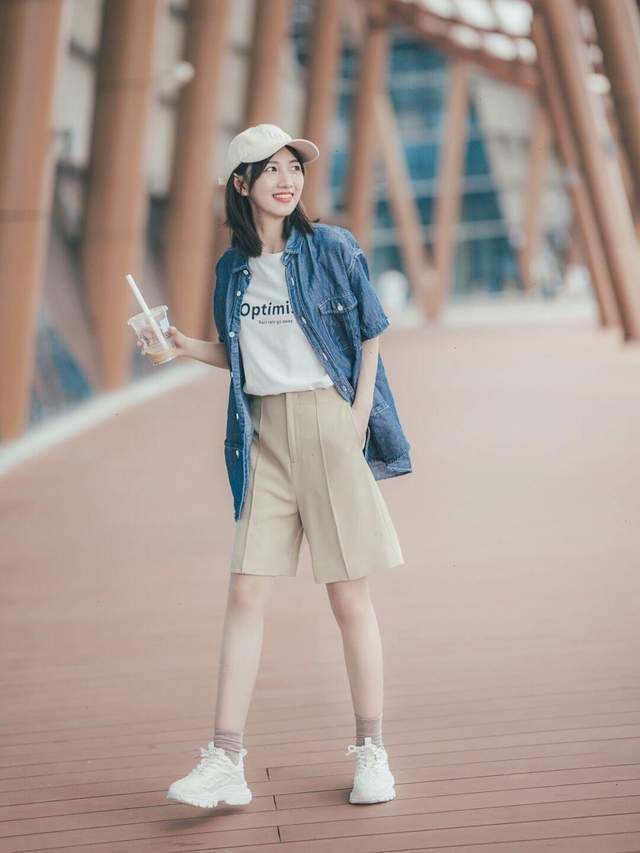 西服|想变成“商圈精英”的女神,试一试西服搭配波点连衣裙,高贵大气