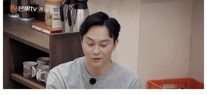 《大湾仔的夜》张智霖戏精上身，当着陈小春面上演忽悠大师成功课