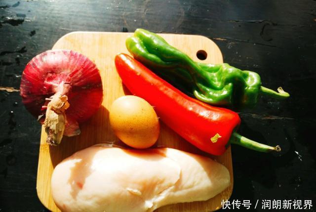 青红辣椒|谁说鸡胸肉没有味道跟辣椒一起炒,香辣下饭