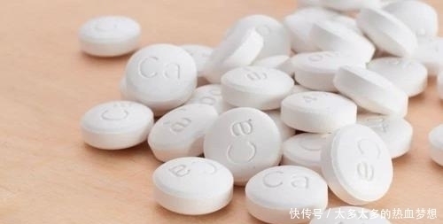 钙片|俩孩子一个天天吃钙片，一个天天喝牛奶，三年后身高差别明显