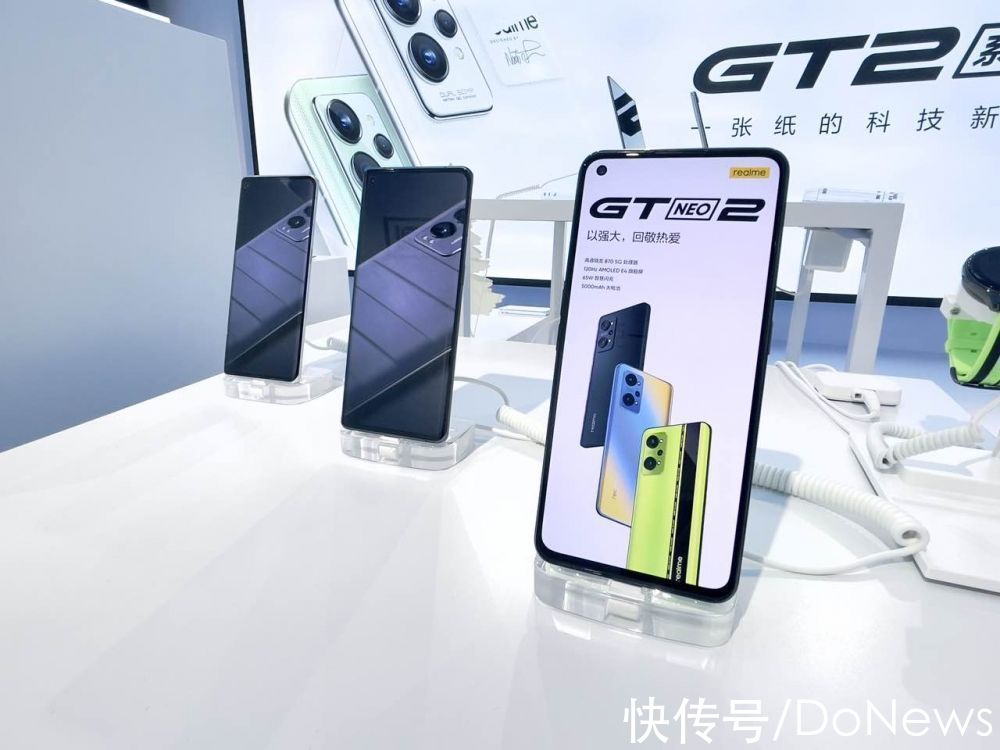 gt2|纸手机真我GT2系列走红，realme成都快闪活动人气爆棚