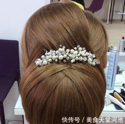 2021结婚季!33个优雅新娘的别致婚礼发型