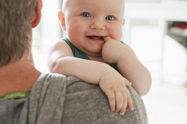 化妆品|家有0-3岁的淘气包 赶紧把这几样东西藏起来 不然容易伤到宝宝